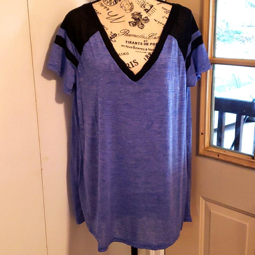 *NWT* Top